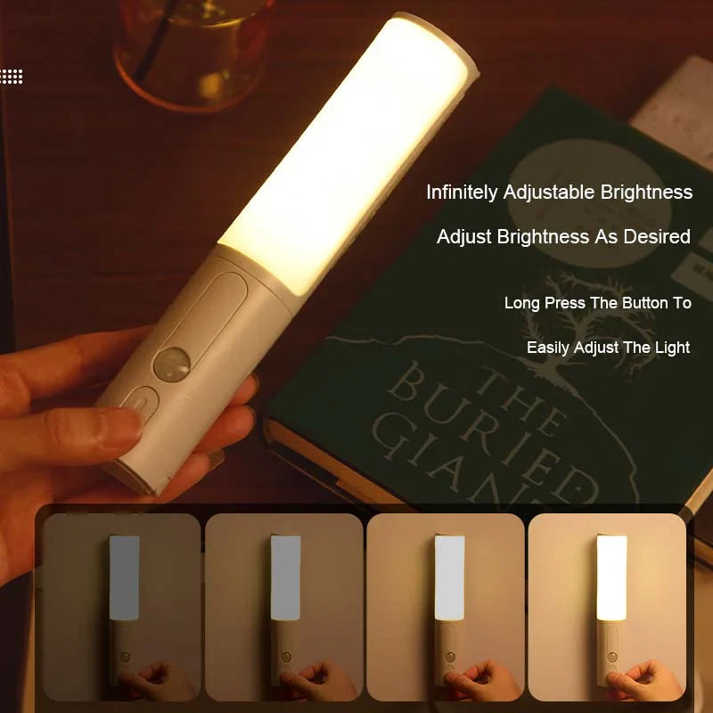 Praktisk smart nattlampe med innebygd bevegelsessensor og LED-lys. Perfekt for sikker og komfortabel belysning.