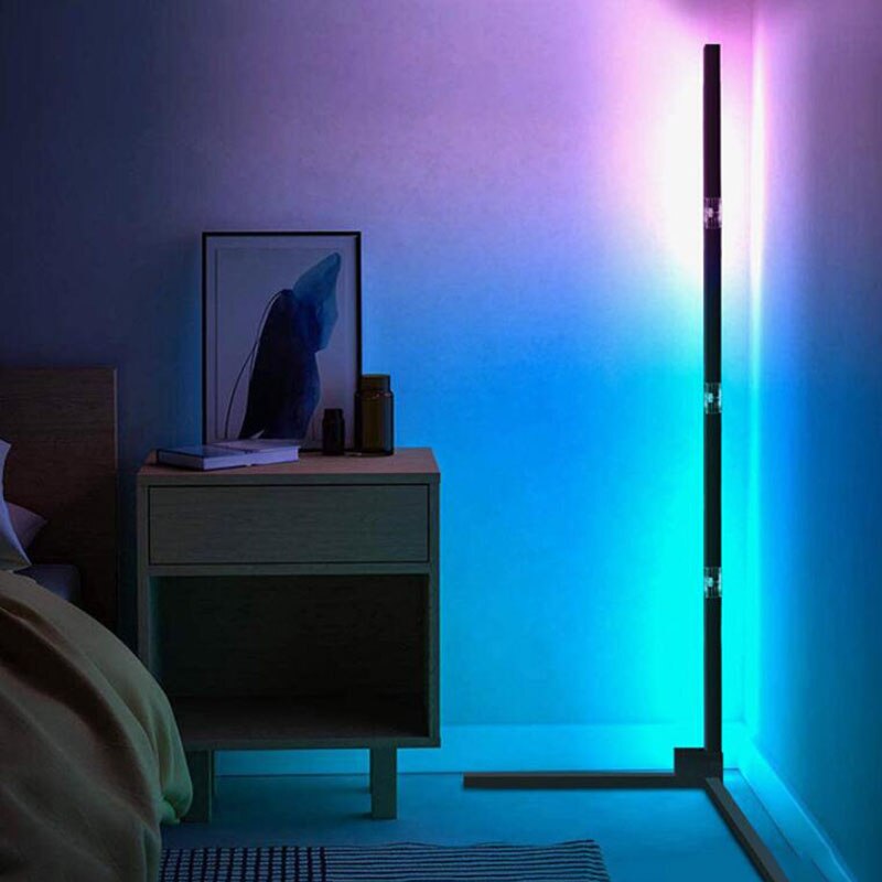 Dynamisk RGB LED smartlampe som gulvlampe, tilbyr fargerikt interiørlys. Enkel å styre med app.