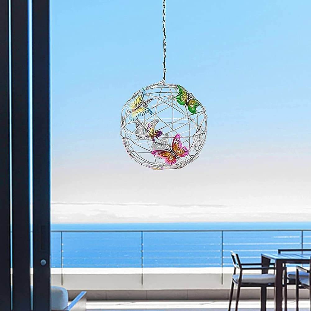 Liten solcelledrevet sommerfugl orb, dekorativt hagelys for balkong eller terrasse.