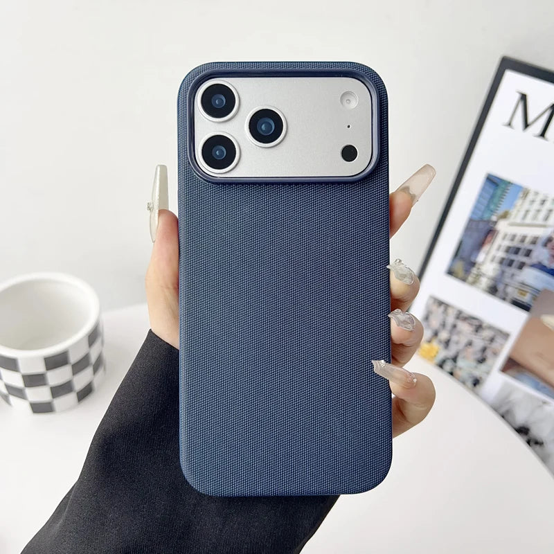 Støtsikkert iPhone deksel, vevd stoff med matt finish. Magnetisk for trådløs lading og total telefonbeskyttelse.