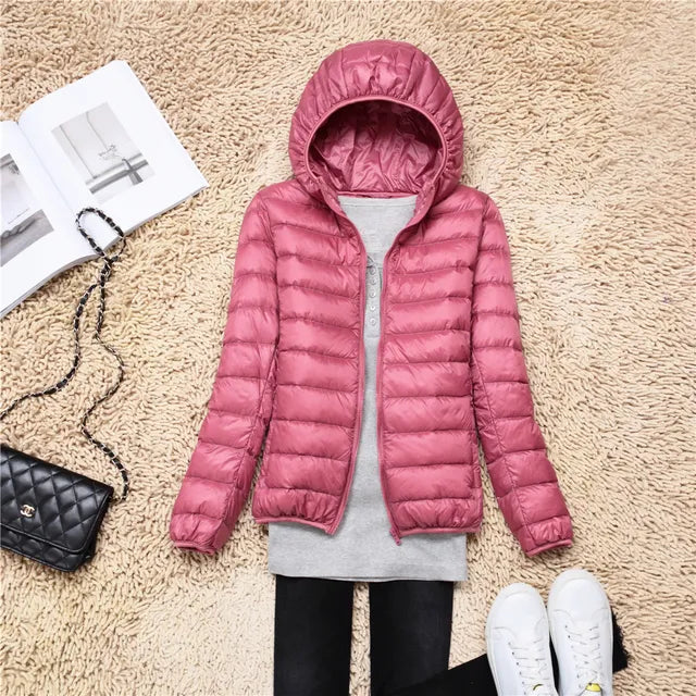 Dame dunjakke, ultralett, med hette, i klassisk beige, perfekt for vår, høst og vinter