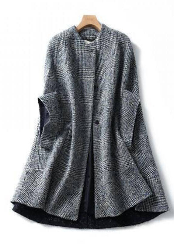 Dame parkas i rutete design med o-hals og trekvart ermer. Stilfull og komfortabel høstjakke.