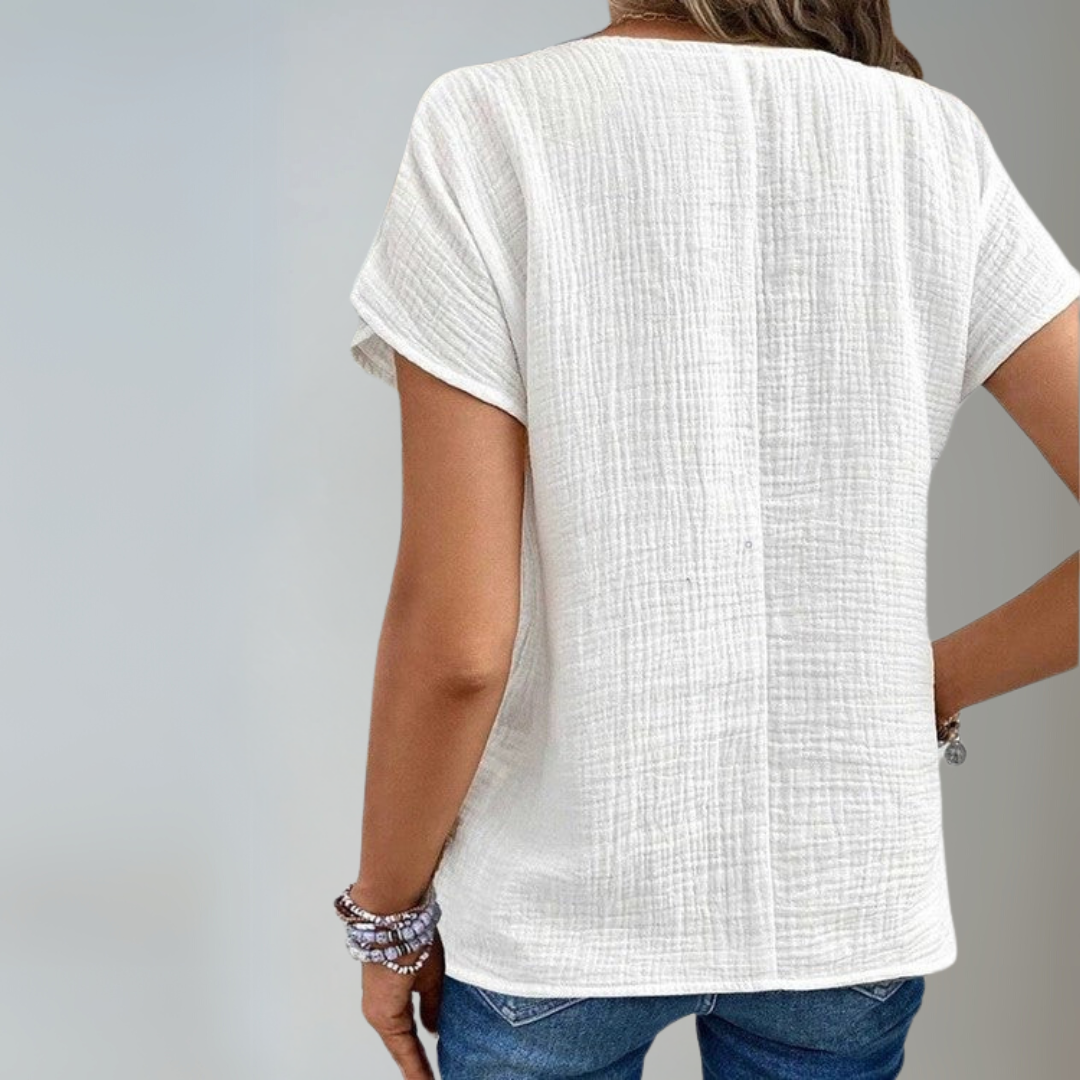 Klassisk flerfarget kragebluse for dame, med knapper. Perfekt for kontor og fritid.