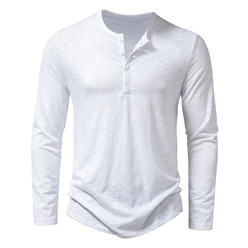 Moderne henleyskjorte for menn. Stilfull, langermet bomullsskjorte med knapper for en trendy og komfortabel hverdagslook.