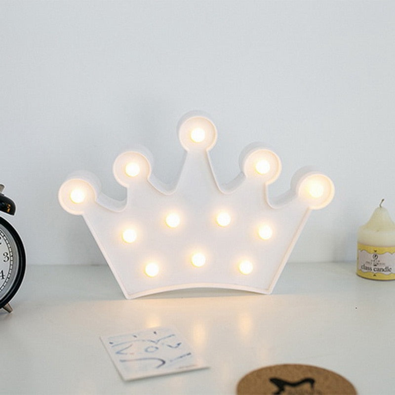Tropisk ananas LED nattlampe, skaper en herlig atmosfære og er en flott dekorasjon.