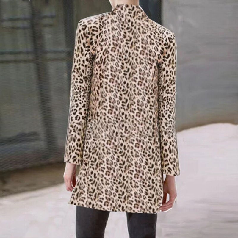Trendy leopardblazer til dame, en stilfull jakke for kontorantrekk eller en chic hverdagslook.