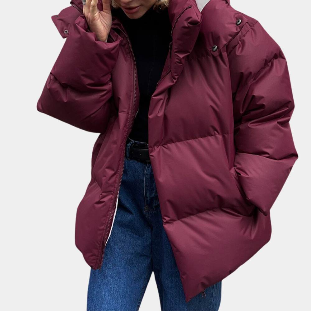 Varm og moderne dame vinterjakke i stilfullt flerfarget design, komfortabel og beskyttende for utendørs bruk.