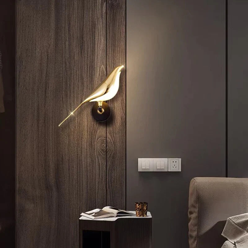 Allsidig vegglampe med fugledesign. Passer som moderne belysning, stemningslys og dekorativt interiør.