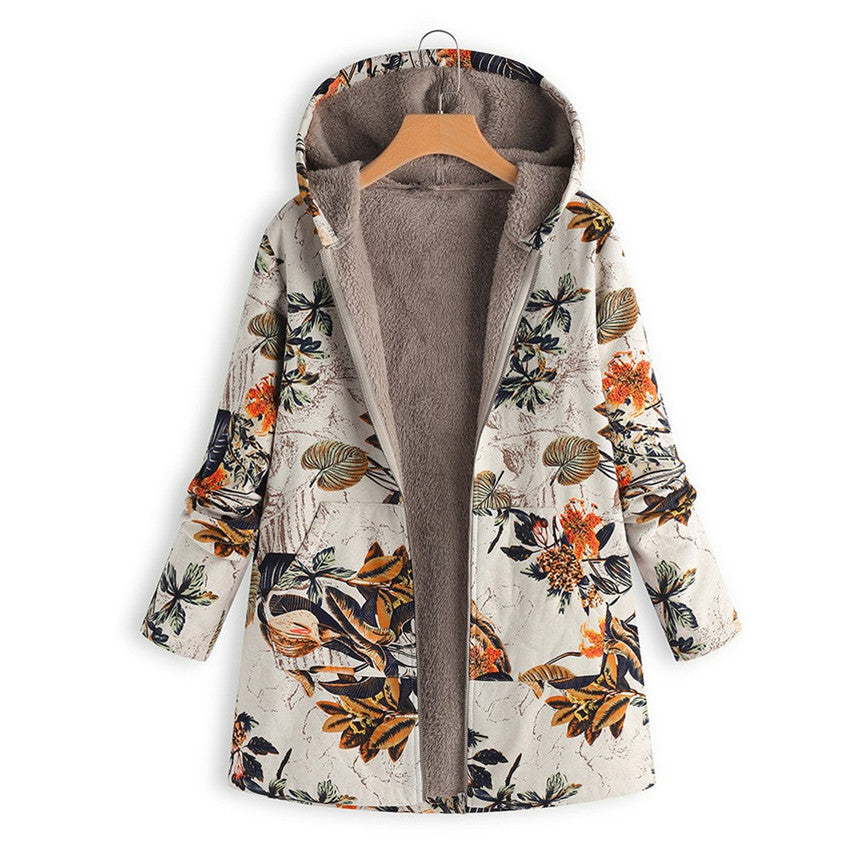 Trendy vintage damejakke med detaljert mønster, knappelukking og romslige lommer; en stilfull allrounder.