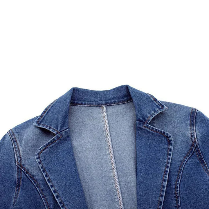 Ny stilig blå strukturert blazer for kvinner. Tidløs jakke for elegant business og hverdagsmote.