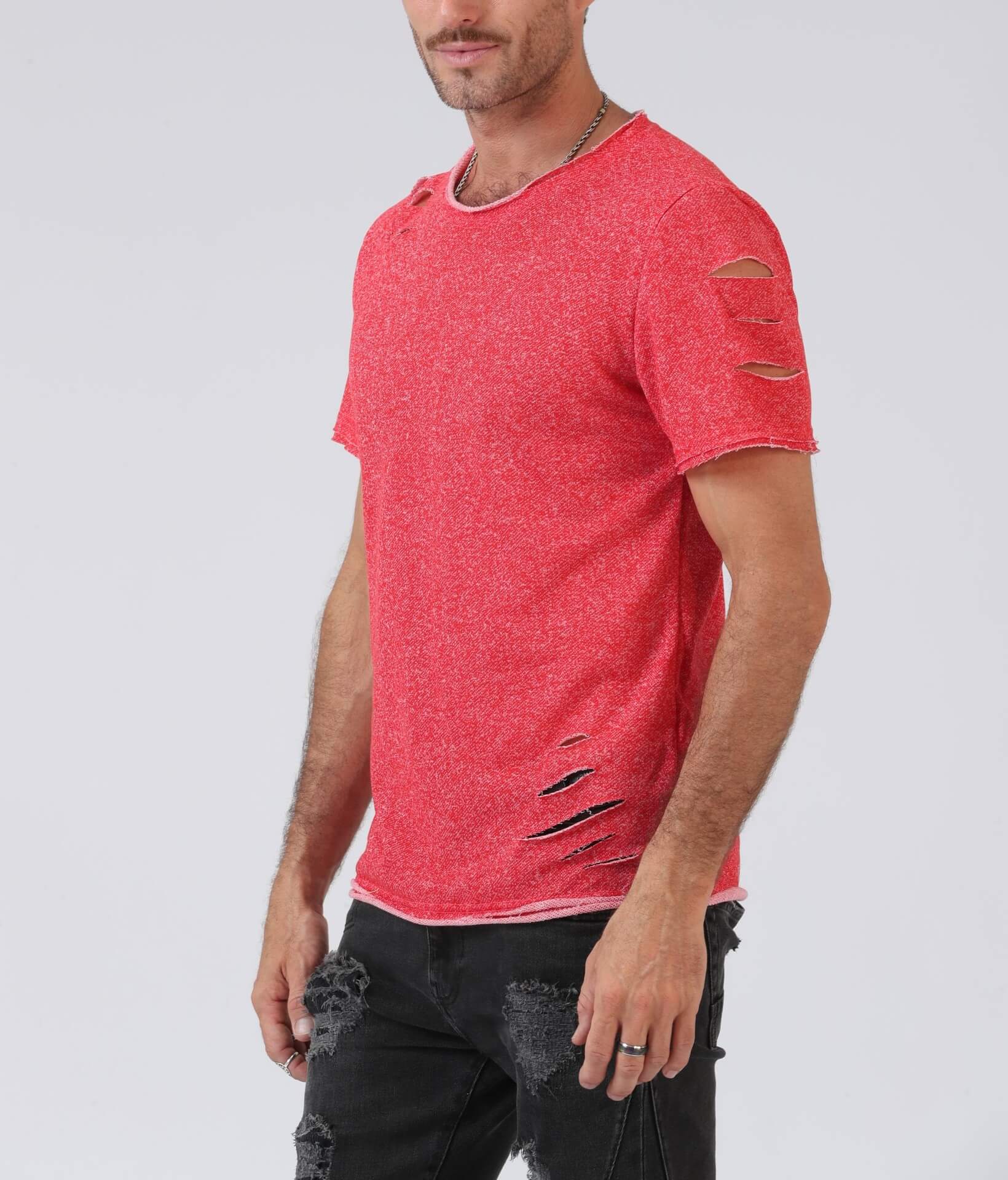 Trendy hullete t-skjorte for menn. Stilfull kortermet slim fit for sommerens komfortable fritidsmote.