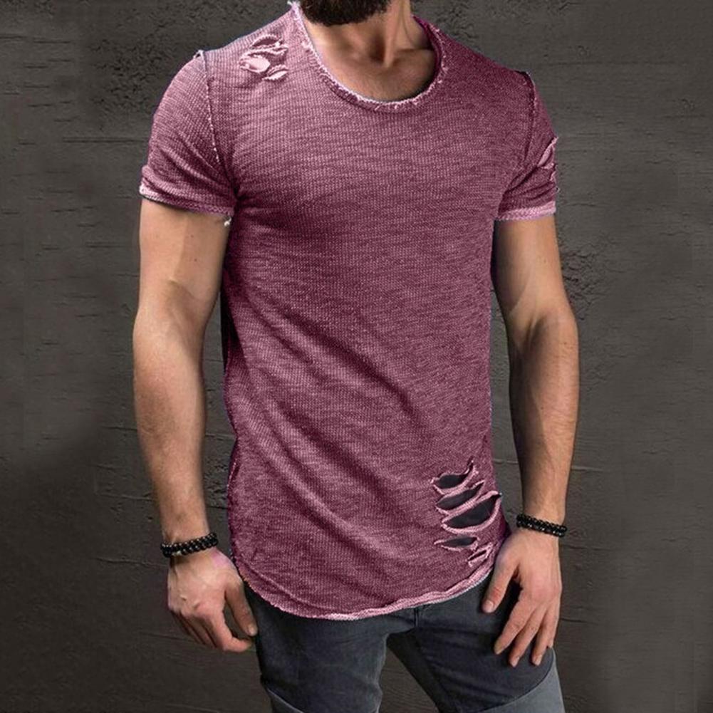 Grå hullete herre t-skjorte i slim fit. Komfortabel og uformell kortermet sommerstil for menn.