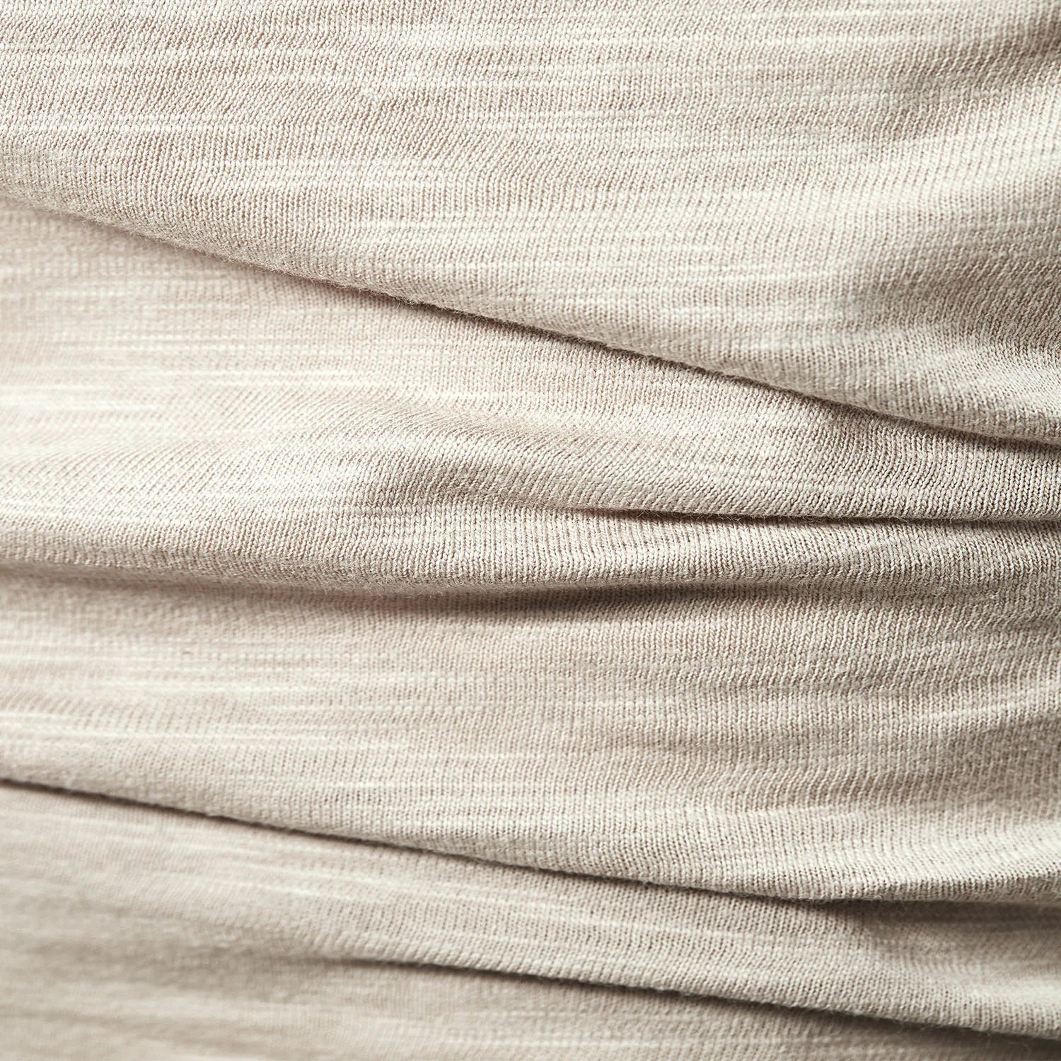 Menns stilsikre Henley skjorte med korte ermer, designet for optimal komfort og sommerstil.