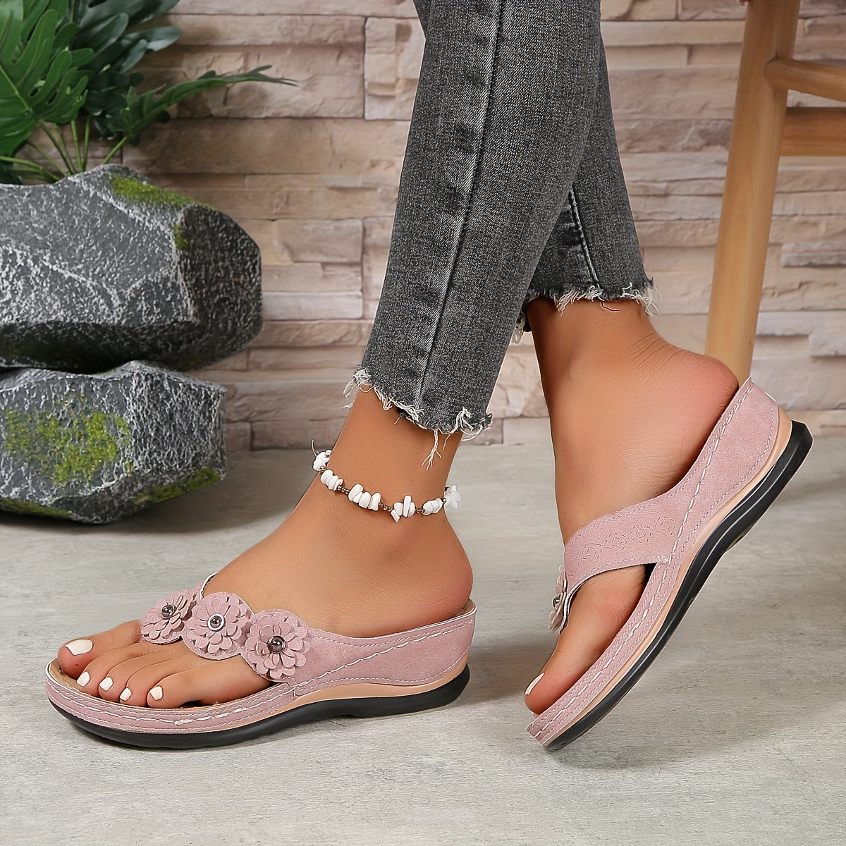 Luftige dame sandaler med åpen tå. Behagelige sommersko, ideelle feriesko som gir god komfort.