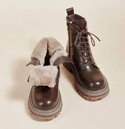 Robuste kvinneboots for vinter, med varmt fôr og anti-skli såle for trygghet utendørs; perfekt for snø og is.
