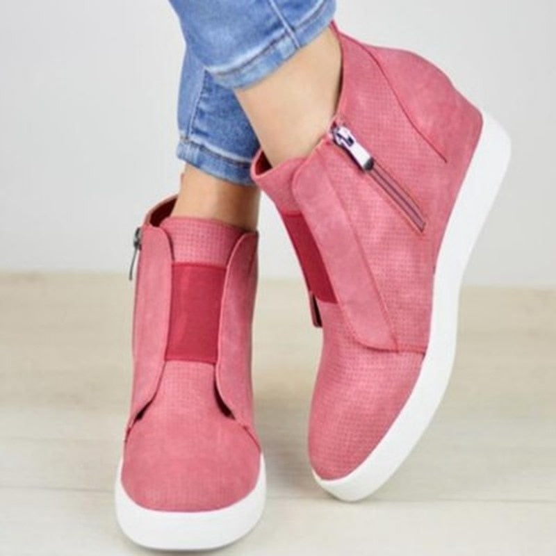 Rosa kile sneakers for kvinner, stilige damesko med trendy farge og komfortabel kilehæl.