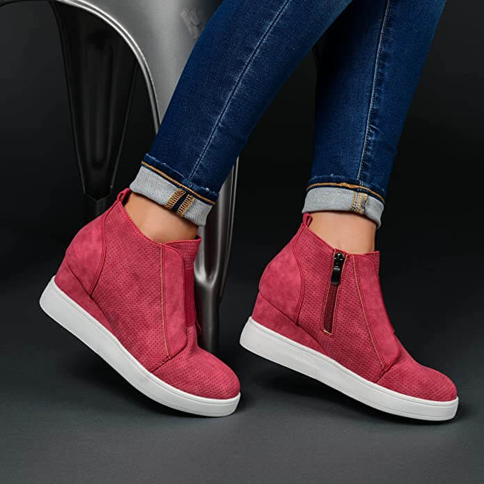 Grå kile sneakers for kvinner, allsidige og komfortable damesko for enhver anledning. Moderne farge.