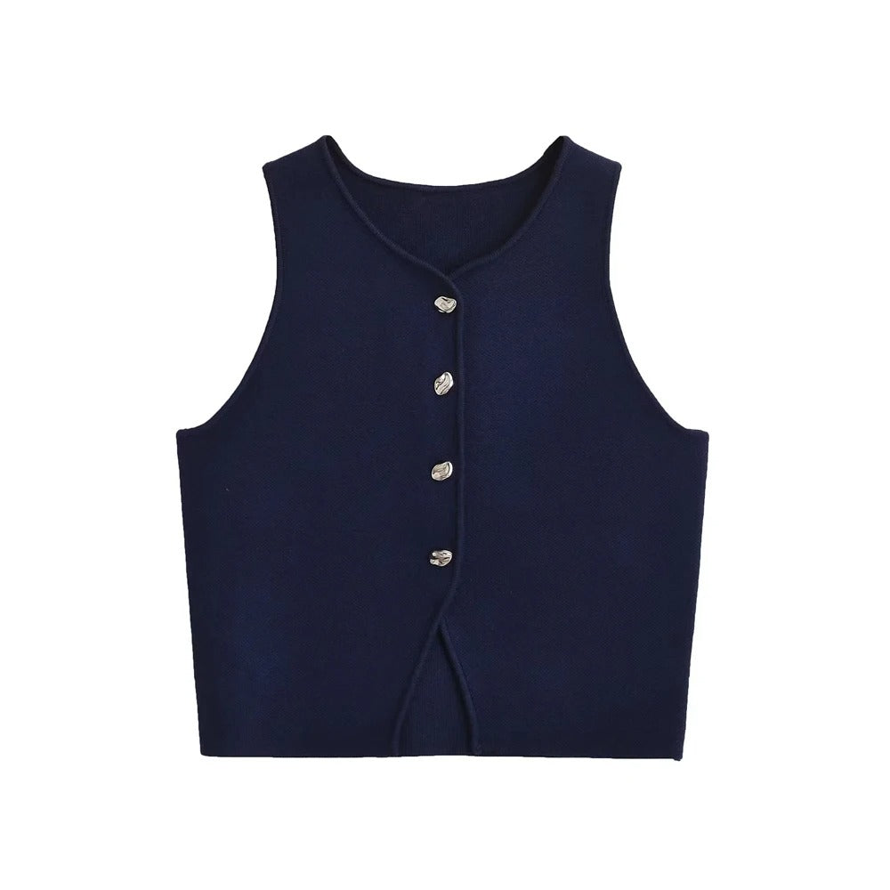 Stilren cropped strikkevest for kvinner. Trendy lagpålag vest for vår og høst.