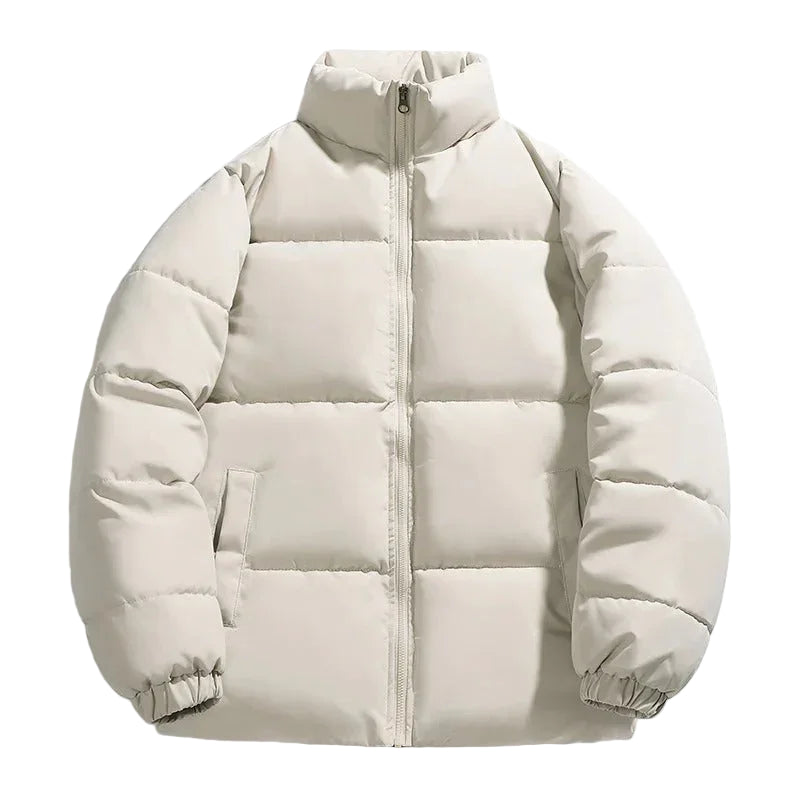 Stilren herre pufferjakke med høy krage i beige. Varm vinterjakke for utendørs bruk, perfekt for herreklær.