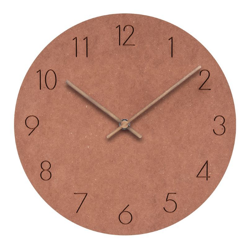 Elegant veggklokke i moderne minimalistisk stil. Dekorativ og funksjonell klokke for et stilrent kontor eller hjem.