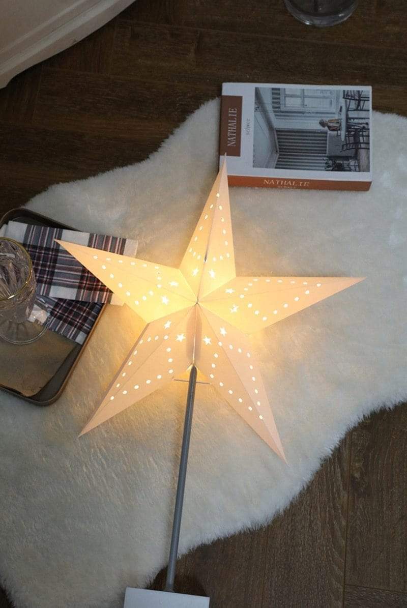 Stjernelys bordlampe for barnerom eller soverom, skaper beroligende stemning og en drømmende himmel.