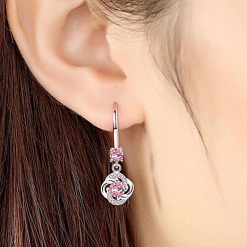 Moderne krystall drypp øredobber med skinnende cubic zirconia. Et perfekt tillegg til kvinner smykker samlingen.