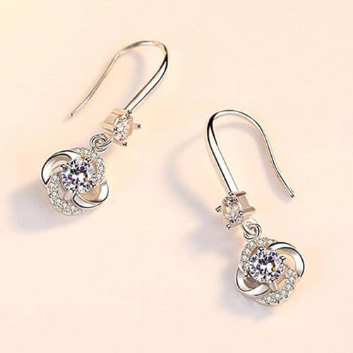 Høykvalitets cubic zirconia krystall øredobber. Strålende drypp øredobber som gir en elegant glans for damer.