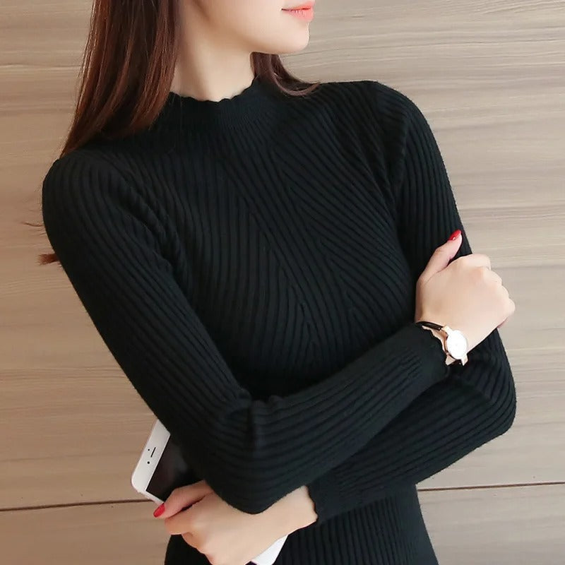 Tidløs strikket genser med volanghals til kvinner. En must-have for garderoben.