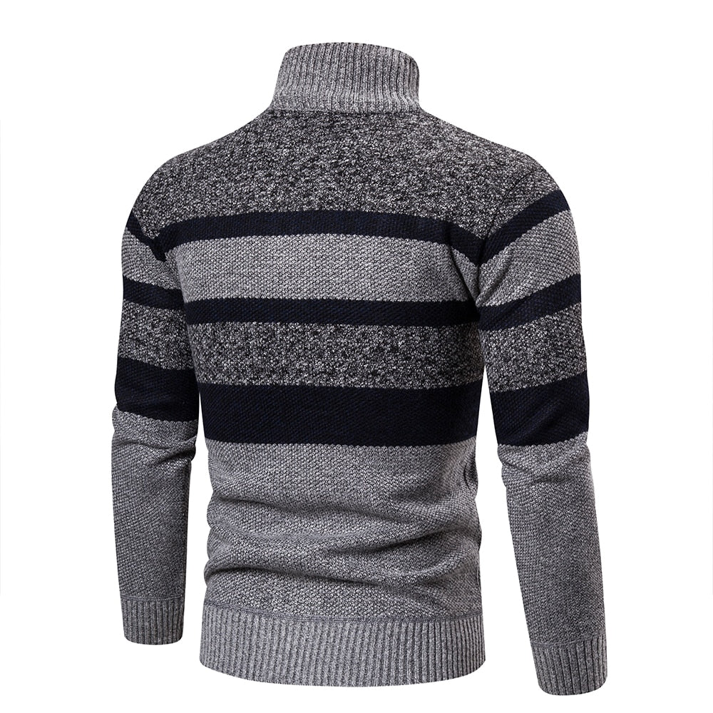 Elegant stripet strikket herrecardigan, en komfortabel høstgenser i slank passform.