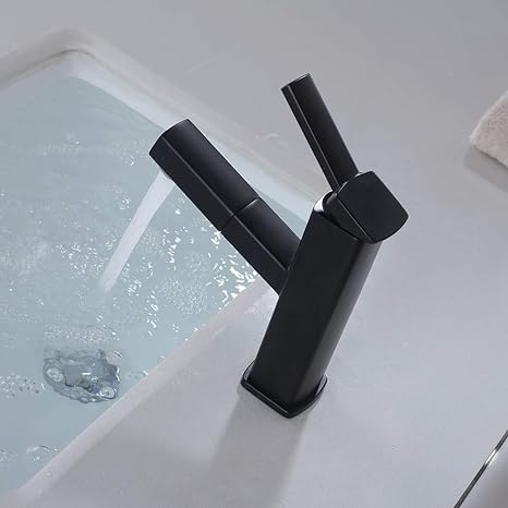 Svart badekarkran med praktisk uttrekkbar dusj, ideell for fleksibel bruk i badekar.
