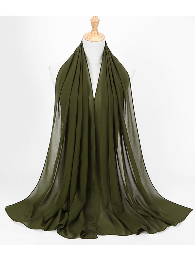 Dyp rødt elegant hodebånd i glatt stoff. Perfekt for den elegante kvinnen.