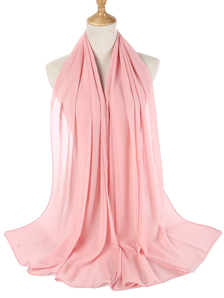 Rosa komfortabelt hodebånd, elegant slørstil i glatt stoff for kvinner.