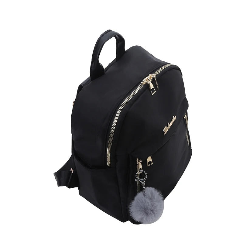 Stilren svart ryggsekk for kvinner, din elegante følgesvenn på reisen.