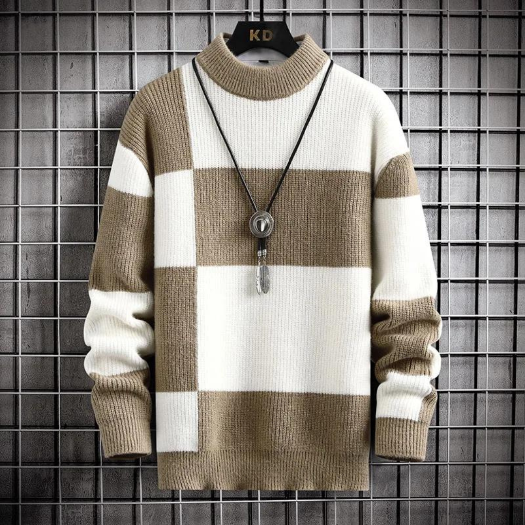 Komfortabel brun herregenser i minimalistisk stil, perfekt for moderne hverdagsbruk.