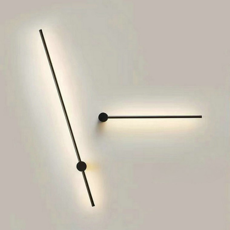 Svart dimbar LED vegglampe, perfekt for å skape en moderne atmosfære i stue/soverom.