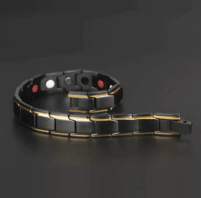 Justerbart unisex magnetisk armbånd i moderne stil, svart. Ideell gaveide for alle anledninger.