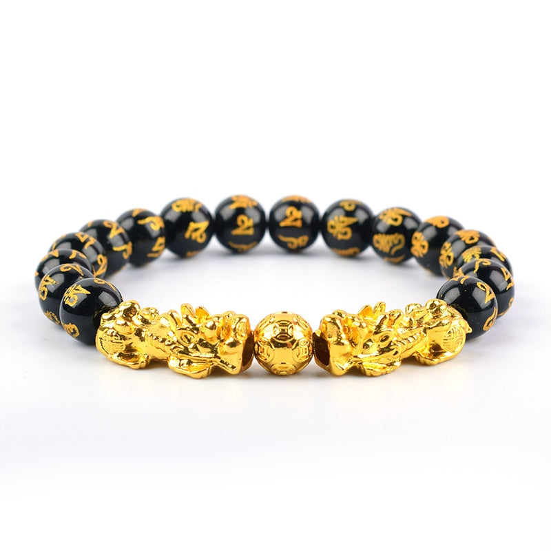 Gullbelagt Pi Xiu på svart obsidian armbånd, et populært feng shui smykke for lykke.
