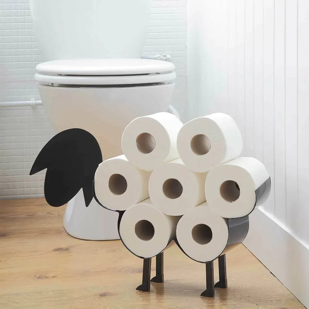Unik toalettpapirholder formet som en sau, smart og plassbesparende oppbevaring på badet.
