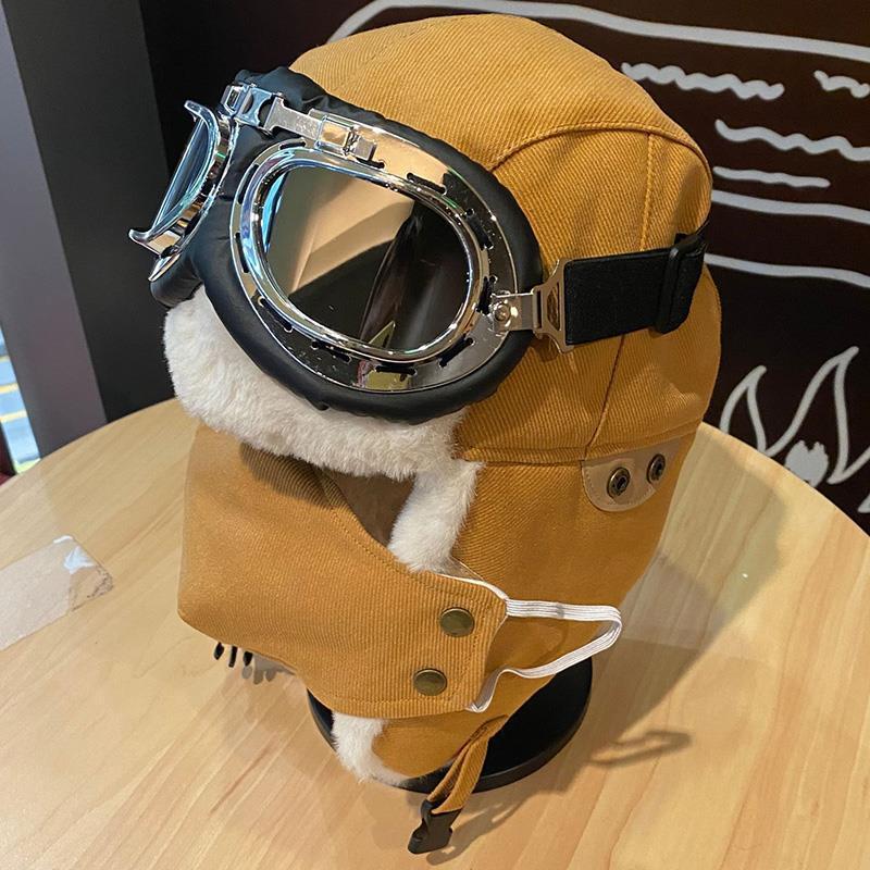 Svart unisex flyverlue med briller. Varm trapperlue i faux pels, perfekt for vinter og stil.