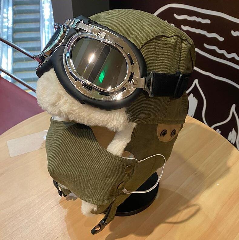 Svart flyverlue med integrerte briller. Unisex trapperlue med varm faux pels for vinter og utendørsaktiviteter.
