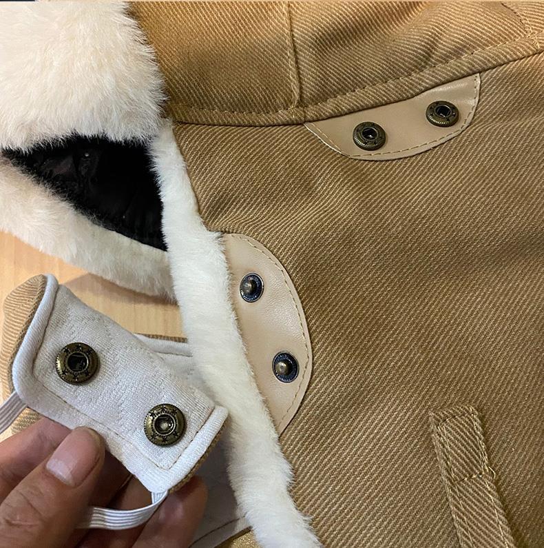 Vinterklar svart unisex flyverlue med briller. Varm trapperlue i faux pels, ideell for utendørs bruk.