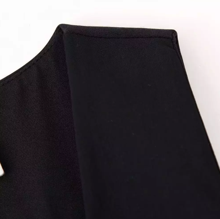 Svart slim fit V-hals snøretopp for kvinner, justerbar snøring for en flatterende passform.