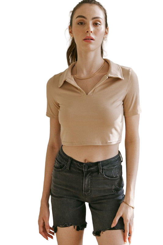 Svarte bermudashorts for kvinner med høy midje, ideelle for sommer og fritid. Komfortable og stilrene.