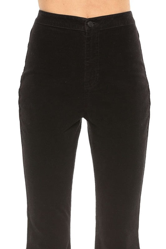 Trendy slengbukser til dame i svart, med flatterende høy midje. Ideell for en chic og avslappet stil.