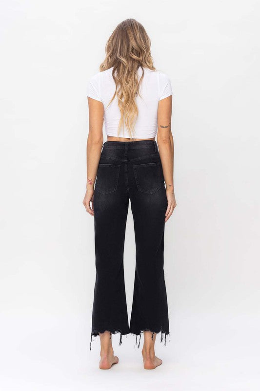 Svarte crop flare damejeans i 90-talls vintage stil. Trendy og komfortable høy midje jeans for enhver anledning.