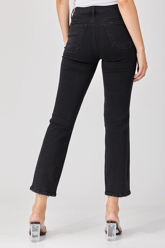 Trendy sorte damejeans med komfortabel avslappet passform. Moderne kvinnebukser for en moteriktig stil.