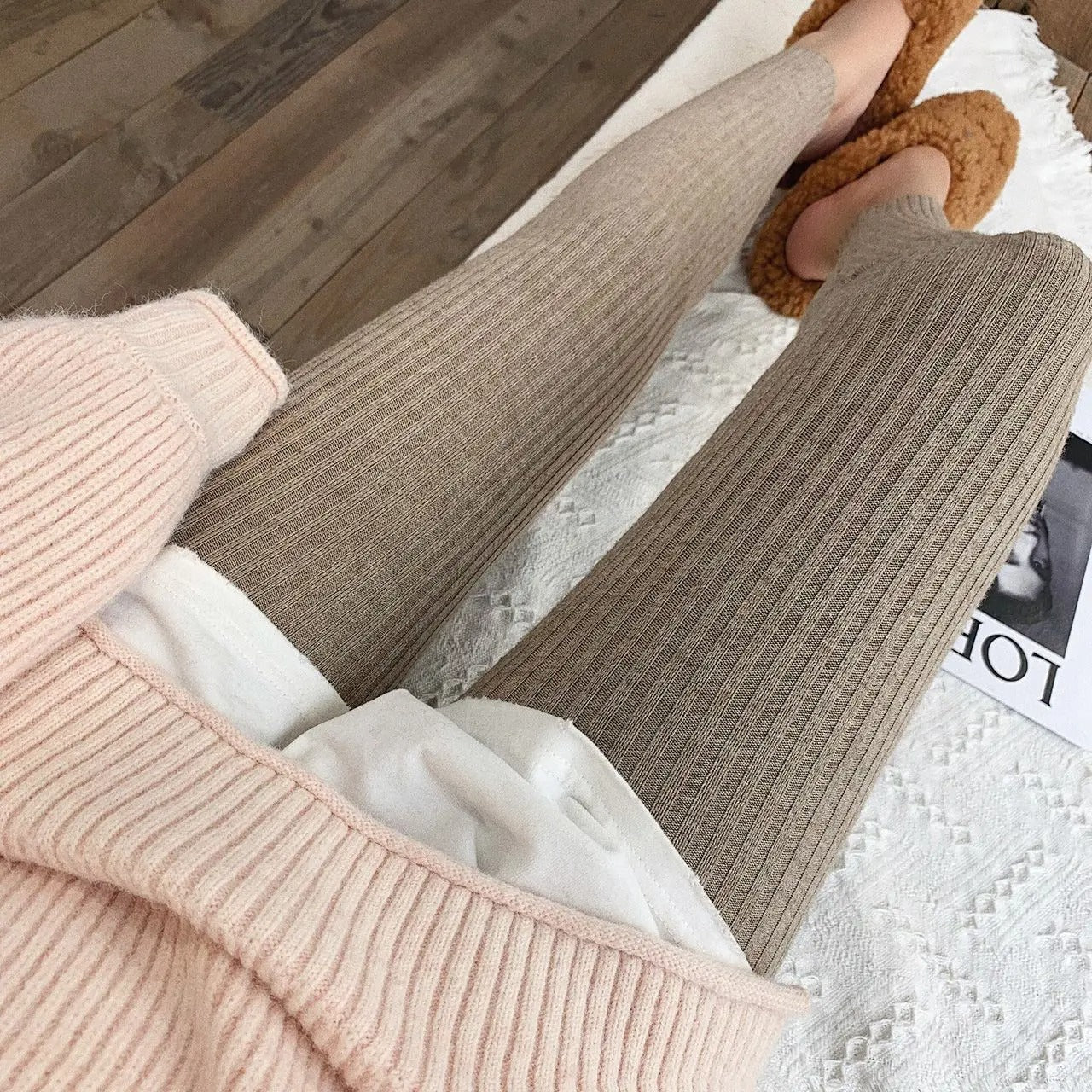 Svarte, grå og khaki leggings for kvinner. Komfortable bukser med høy midje for hverdagsbruk.
