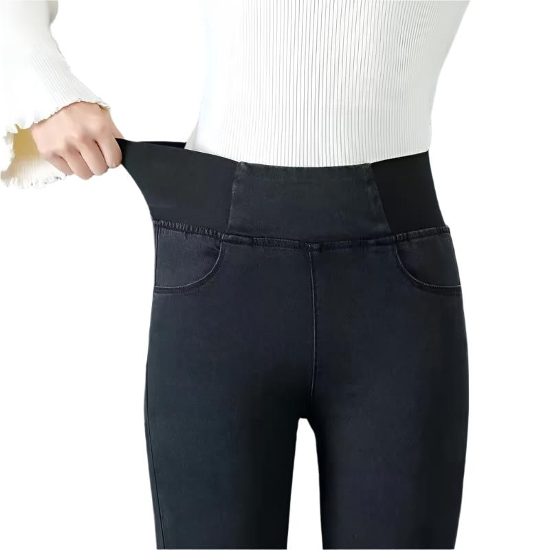 Svarte kvinner høymidje skinny bukser. Elegant blyantsilhuett for mote og komfort i hverdagen.