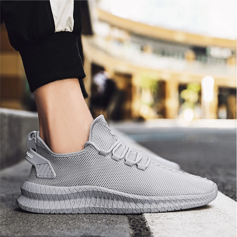 Svarte lettvekt ortopediske herresko med snøring for optimal komfort og støtte.