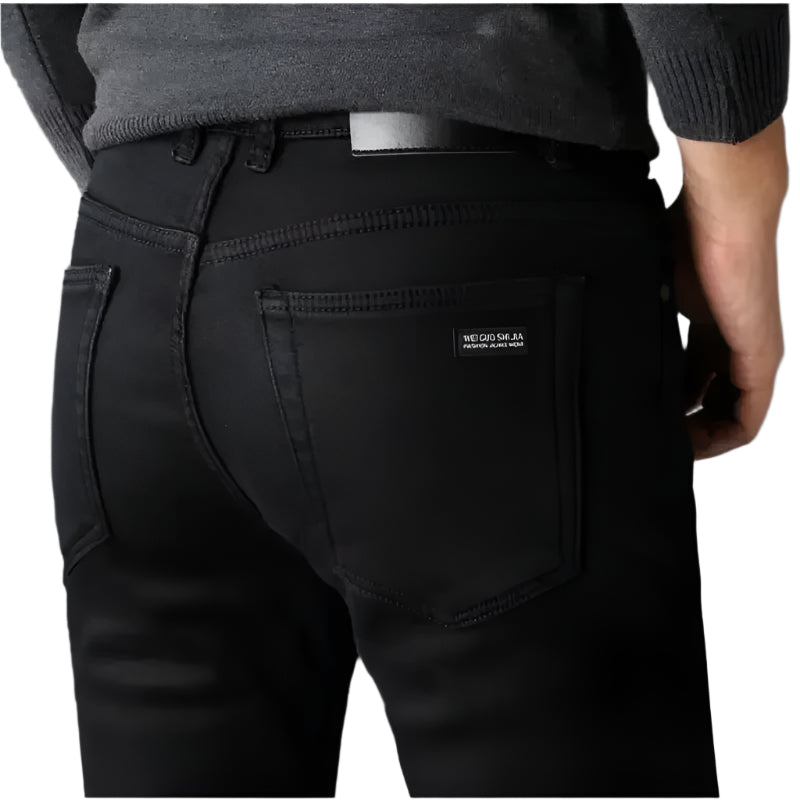 Svarte slimfit stretch-bikerjeans for menn. Komfortable jeans med moto-stil, perfekt for streetwear.